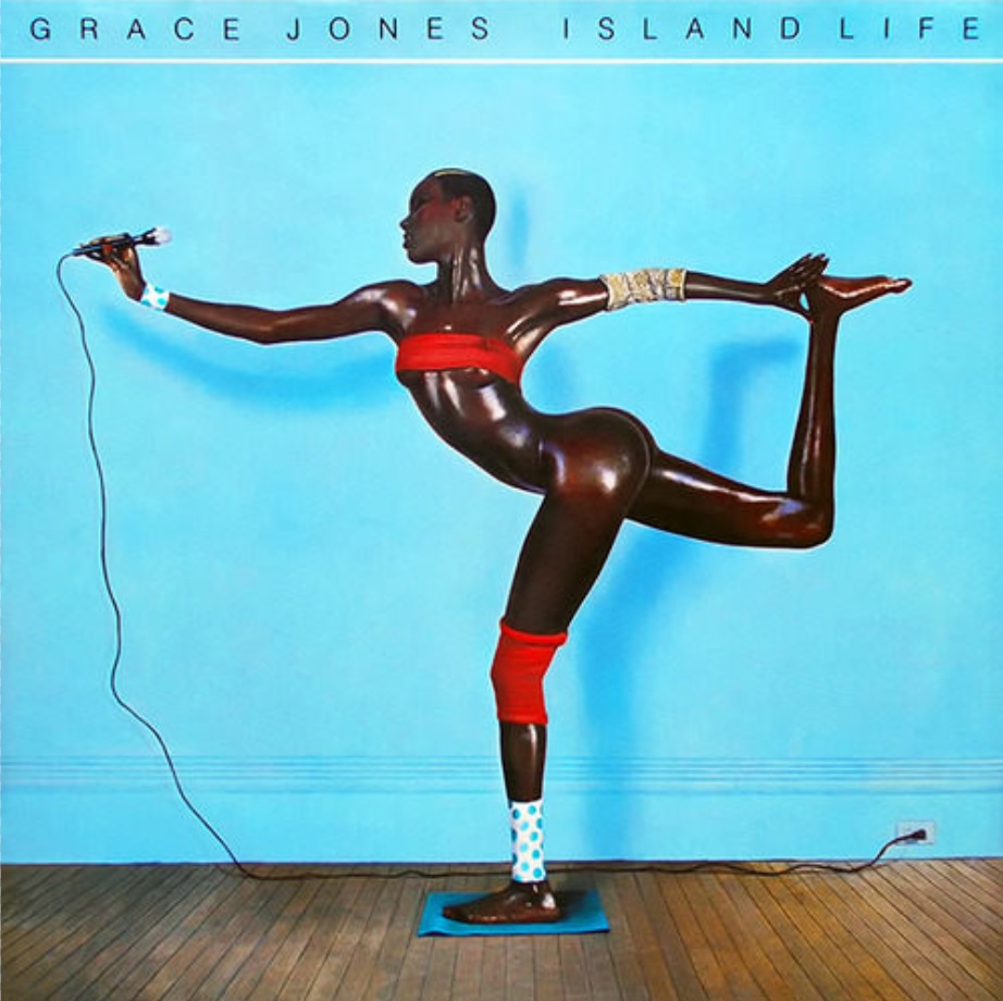 Grace Jones - Island Life<br /><br />Grace Jones mindig is az extravagáns énekesnő megtestesítője volt. Az 1985-ben megjelent válogatáslemezen is megcsodálhatjuk szobortestét.