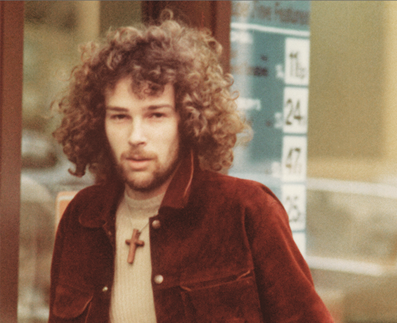 Chris Bell (1951. január 12. – 1978. december 27.)  A Big Star gitárosa 1978. decemberében elvesztette az irányítást sportautója felett és egy villanypóznának csapódott, mely azonnal megölte őt.