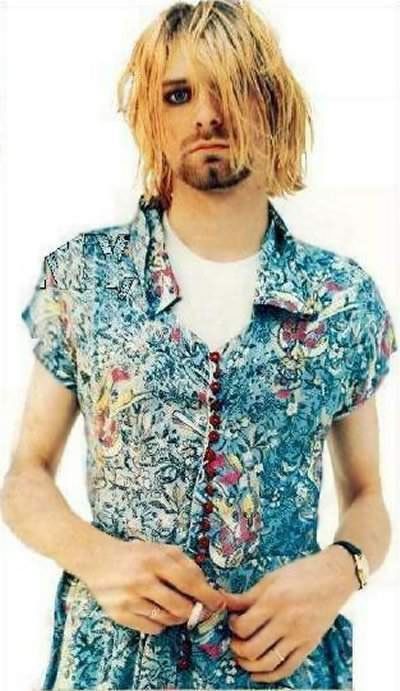 9. Kurt Cobain egy egész generáció istene volt, a Nirvana legendás frontembere nem egy koncertjén feszített női cuccokban.