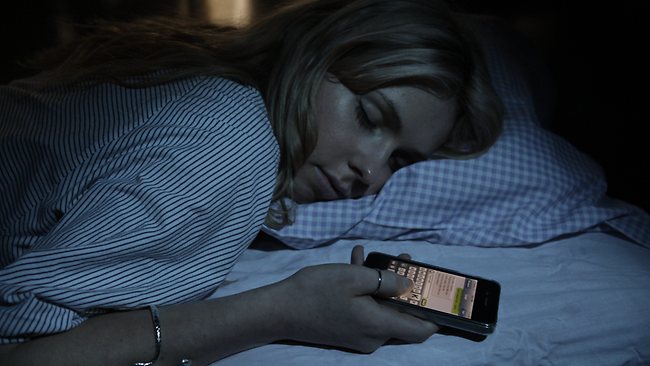 why-you-should-stop-checking-your-phone-while-in-bed-1.jpg