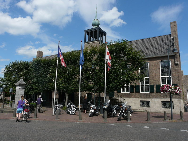 800px-p1070673gemeentehuis.JPG