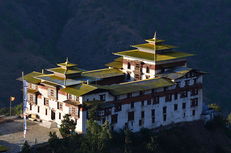 800px-tashigang_dzong_111120.jpg