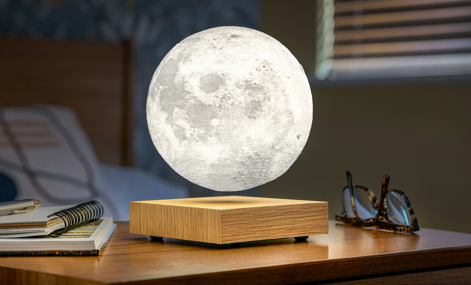 gingko-design-smart-moon-lamp03.jpg