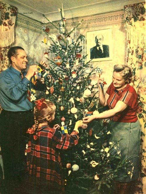 photo-by-v_-shakhovsky_-family-of-a-metallurgist-g_m_-sleptsov-decorates-the-christmas-tree_-1954.jpg