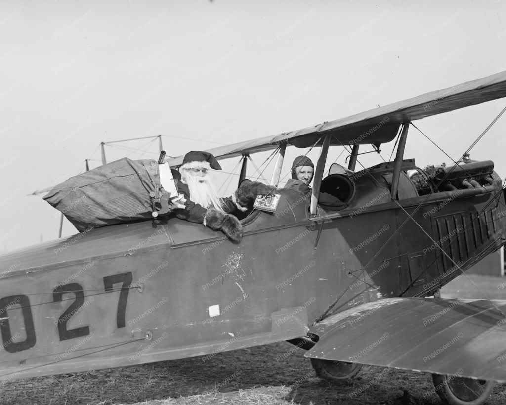 SantaClausinaeroplane19218x10.jpg