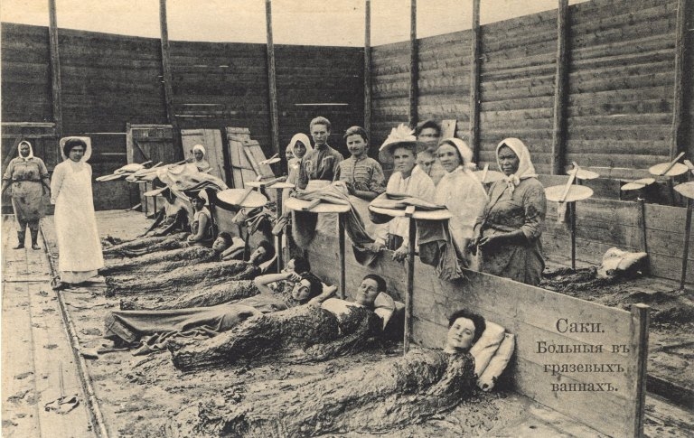 mud_baths_at_saki_sanatorium_in_evpatoria_2c_russia.JPG