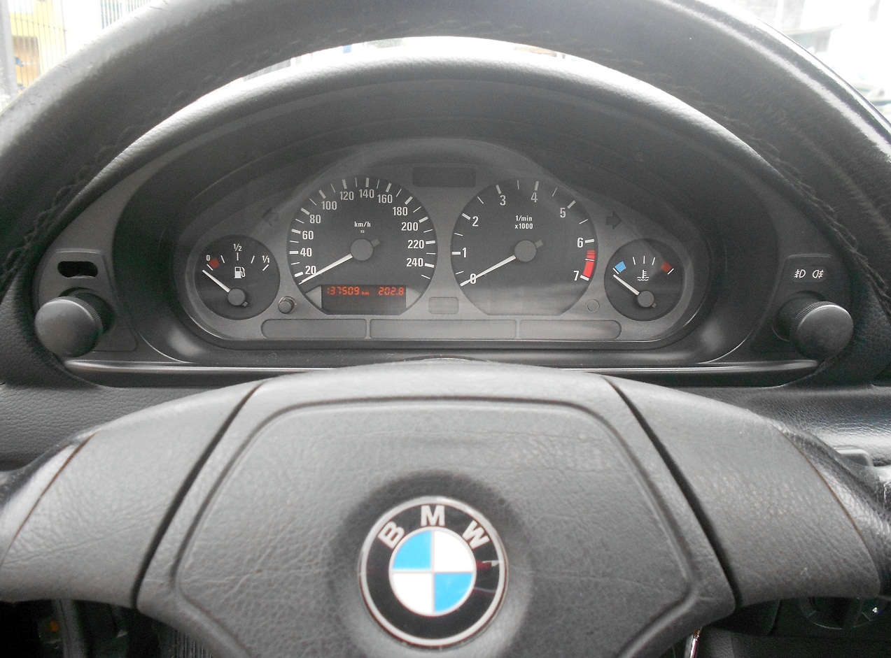 bmw_318ti_compact_7.JPG