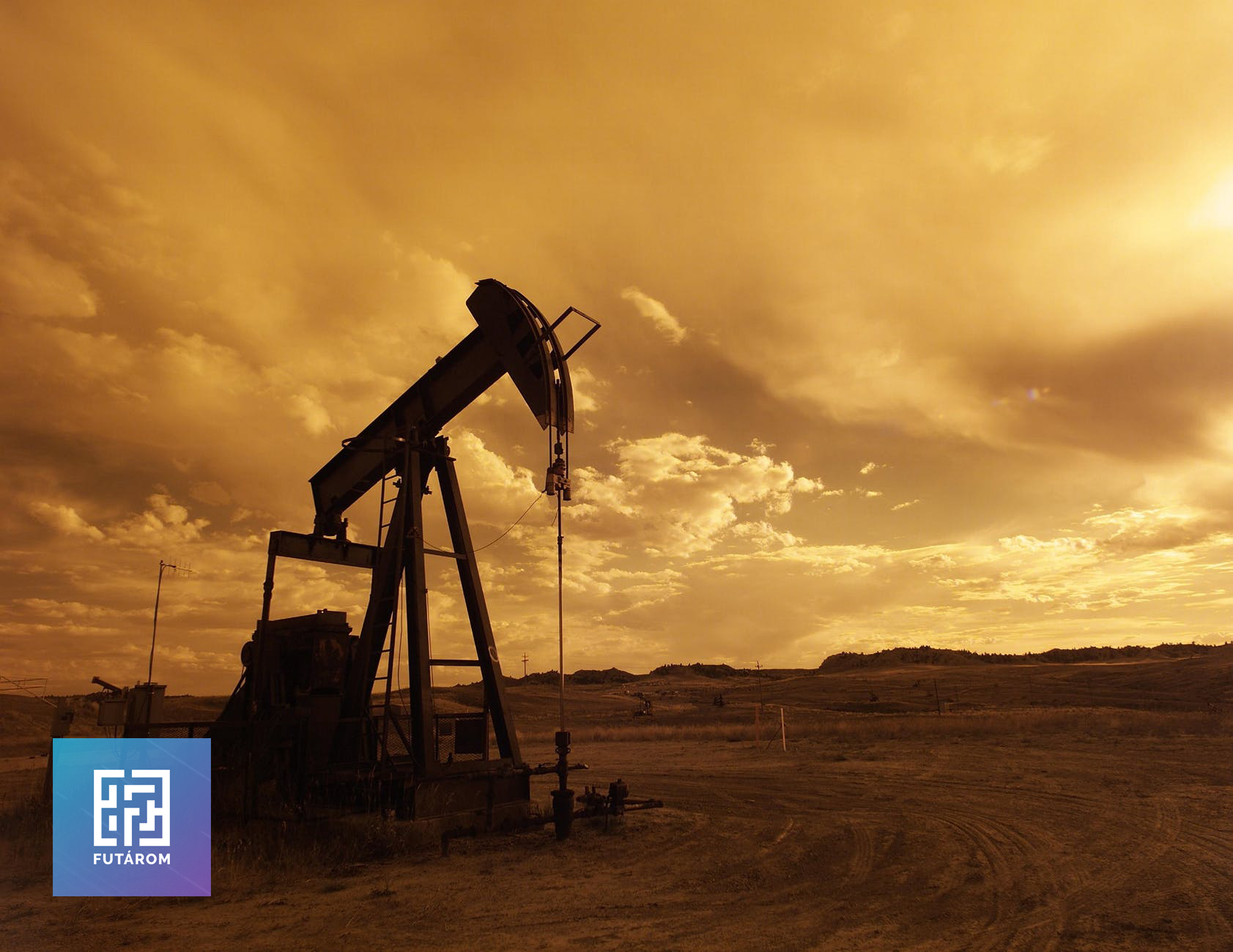 oil-pump-jack-sunset-clouds-silhouette-162568.jpg