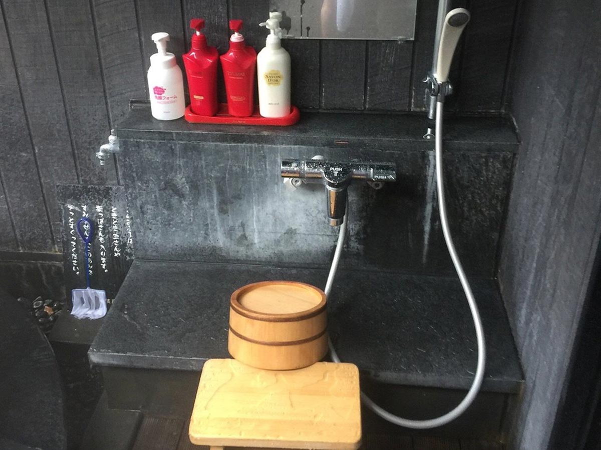 5-onsen-etiquette-shower-essentials.jpg