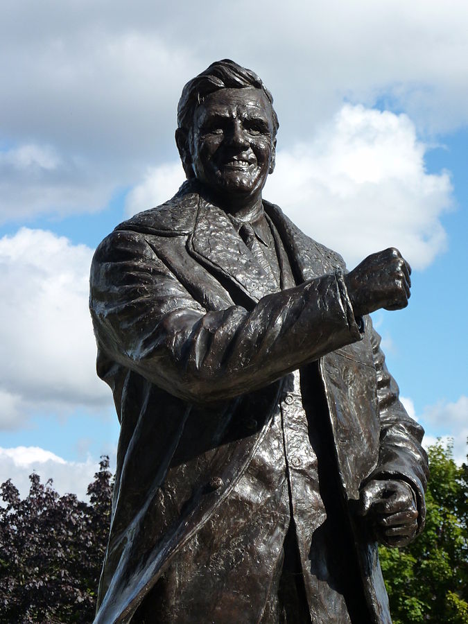 don_revie_statue_elland_road.jpg