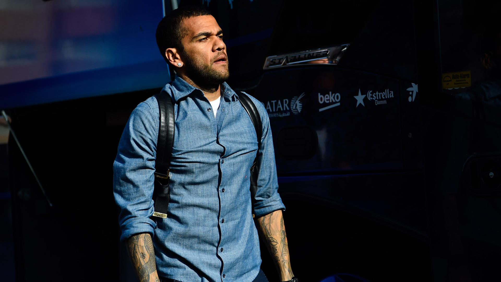 dani-alves-fc-barcelona-20042016_nriy6jbk6yd716orcp8t4tncb.jpg