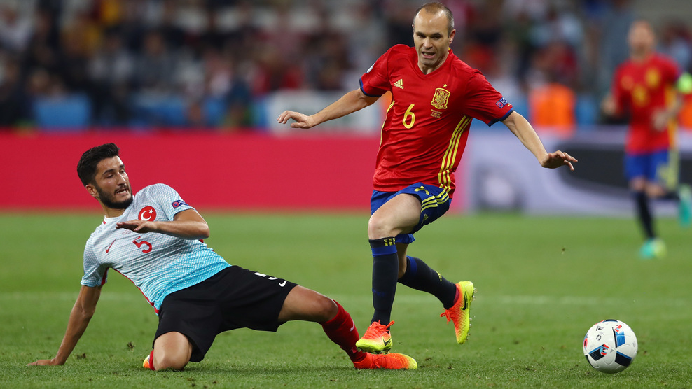 nuri-_ahin-_turkey_-andres-iniesta-_spain_-58918.jpg