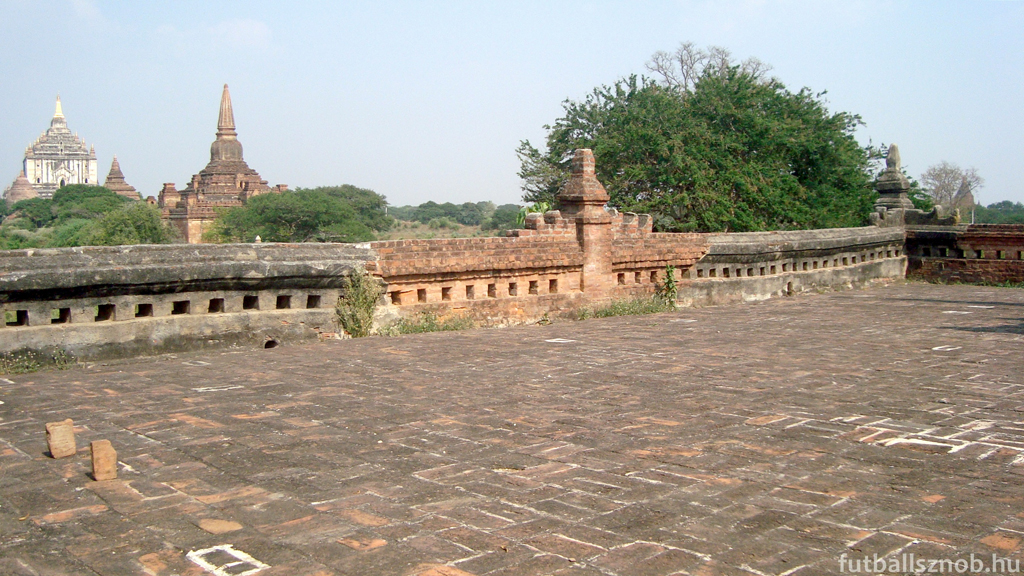 Templom teraszán (Bagan, Mianmar)