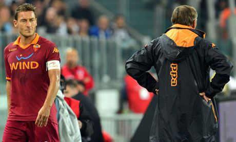 Francesco-Totti-looks-at--008.jpg