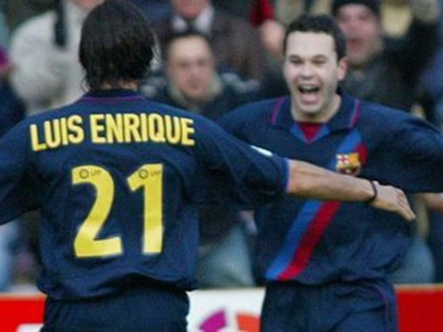 Iniesta és Luis Enrique gólöröme... csak éppen 2004-ben