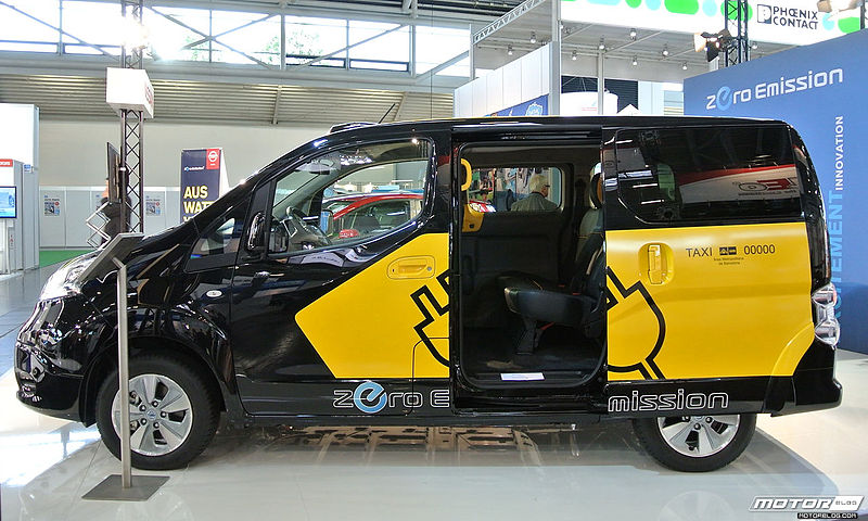 ECarTec_Munich_2013_Nissan_e-NV200_taxi_(10475107214).jpg