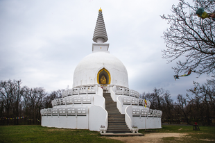 Buddhista zarándokhely a Balaton mellett