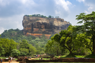 A Sigiriya szikla és ókori vízi kertek Sri Lanka szívében