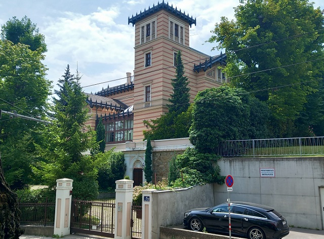 becs_andrassy_villa_1.jpg