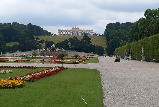 becs_schonbrunn2.jpg