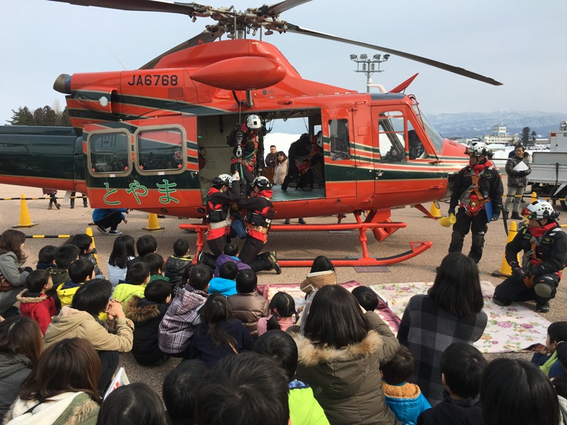 bemutatták hogyan mentetnének meg két gyermeket akik eltévedtek a hegyekben<br />rescue of two children who let‘s say got lost in the mountains