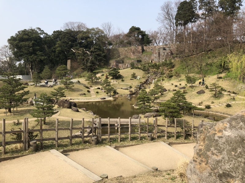 a kastély kertet tavaly állították vissza a Meidzsi-korszakbeli állapotába&lt;br /&gt;the garden of the castle was restored to its Meiji period look last year