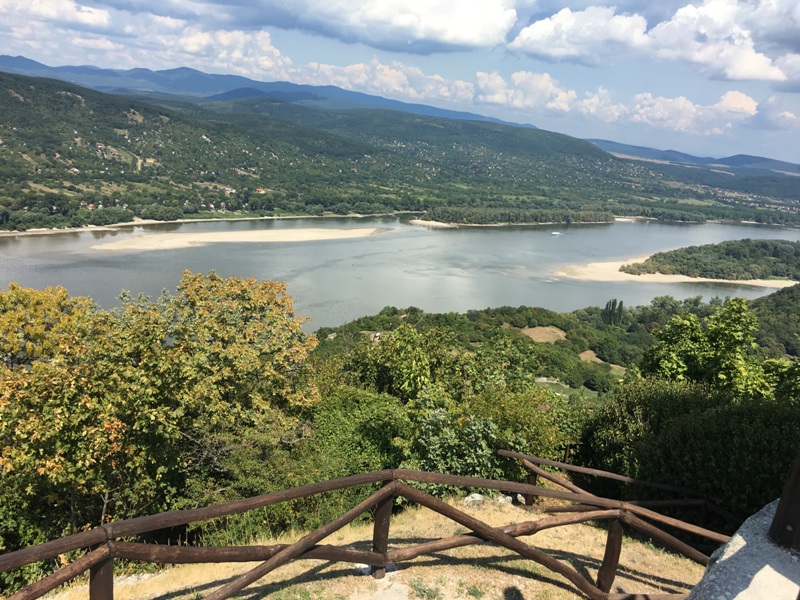 extrém alacsony vízállás a Dunán<br />Danube with extreme low water levels