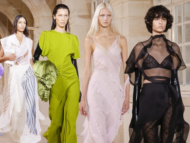 Victoria Beckham első bemutatója a párizsi divathéten