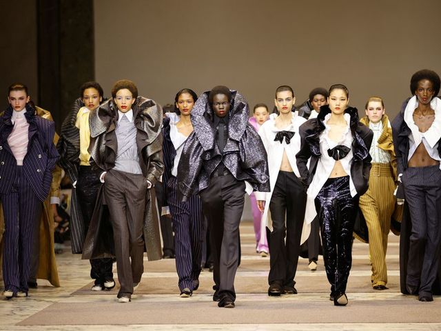 Vámpírcsajok és kortárs amazonok a Viktor & Rolf kifutóján