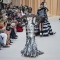 Jean Paul Gaultier extravagáns divatbemutatója