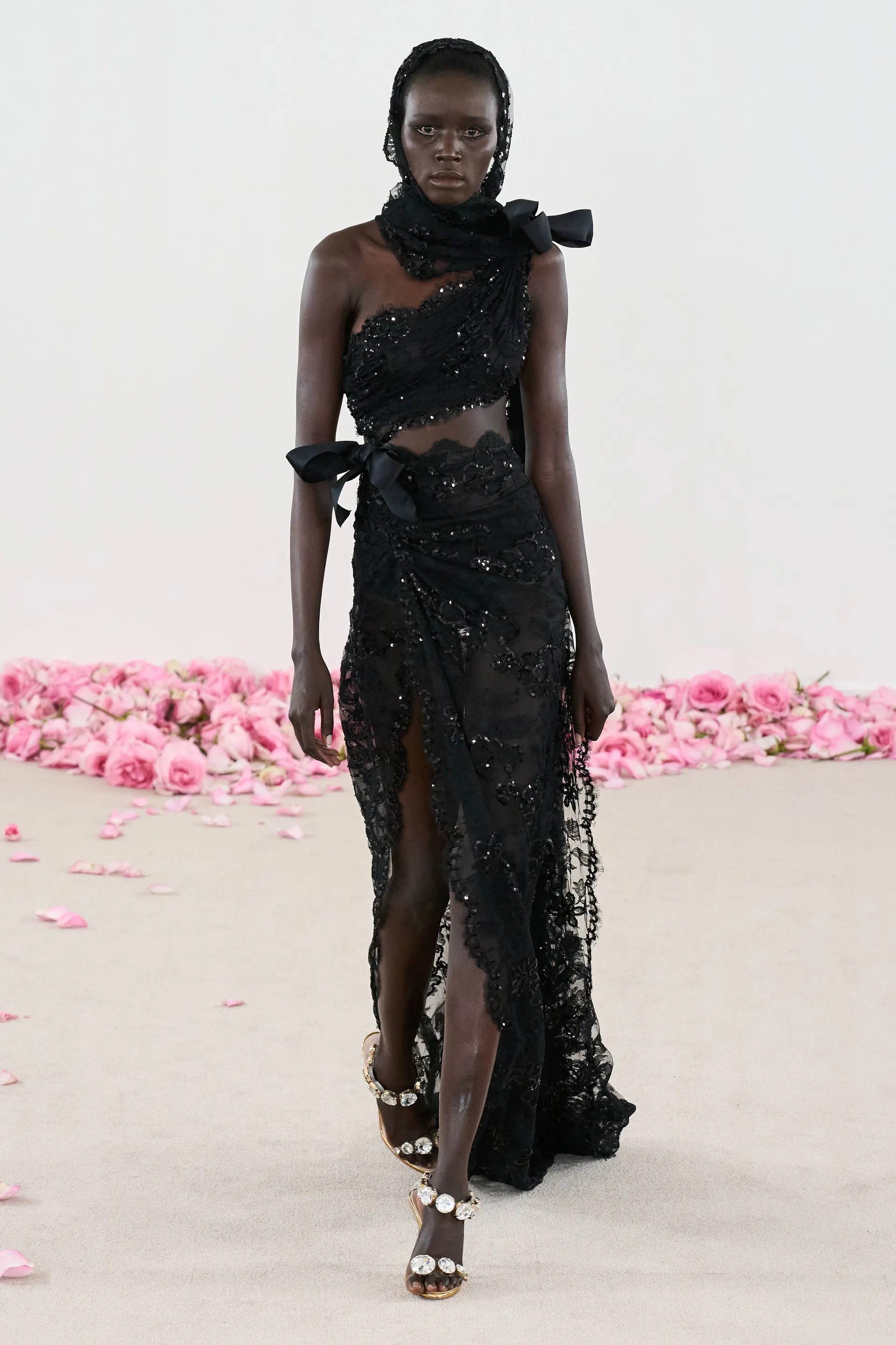 00019-giambattista-valli-fall-2023-couture-credit-gorunway.jpg