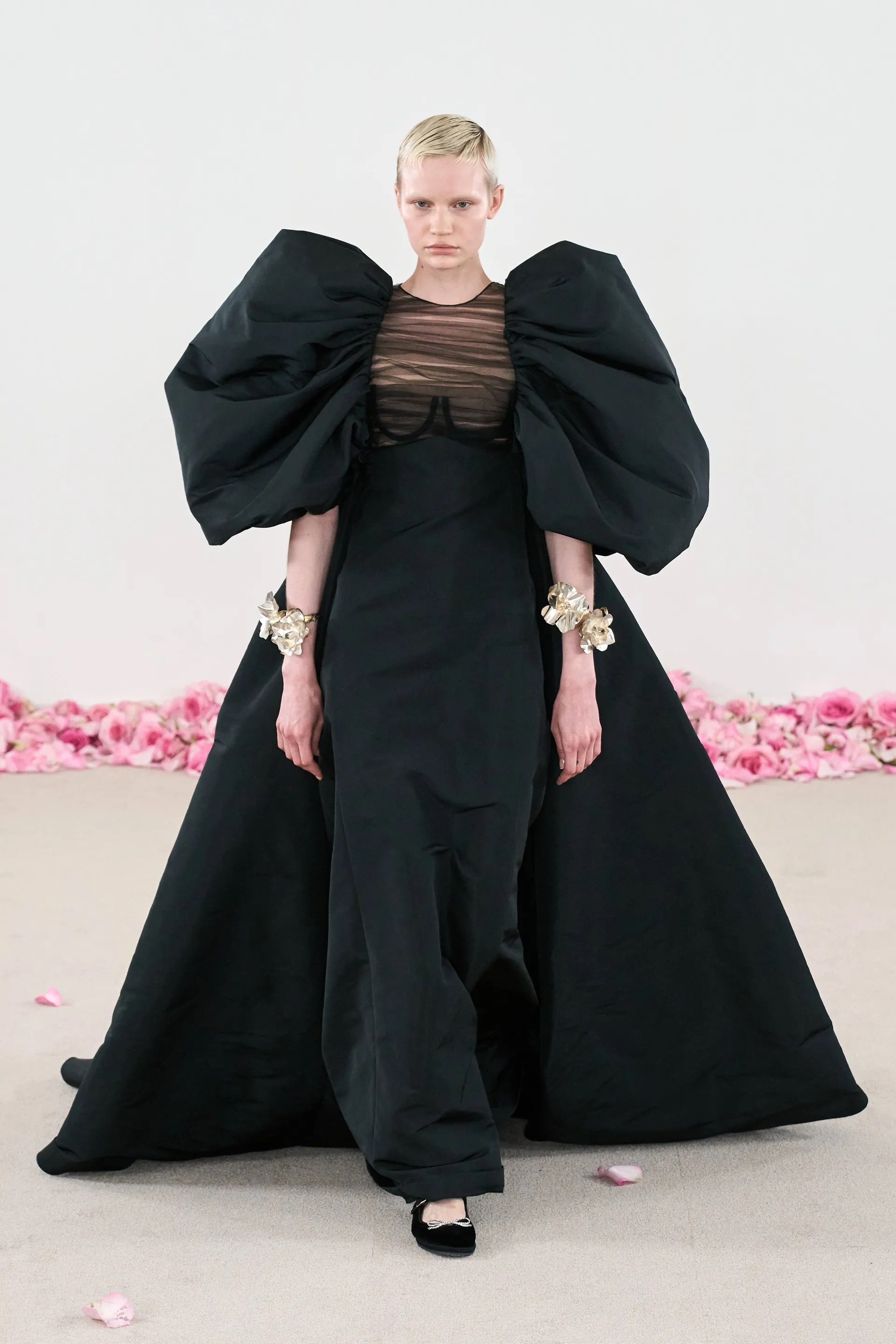 00029-giambattista-valli-fall-2023-couture-credit-gorunway.jpg