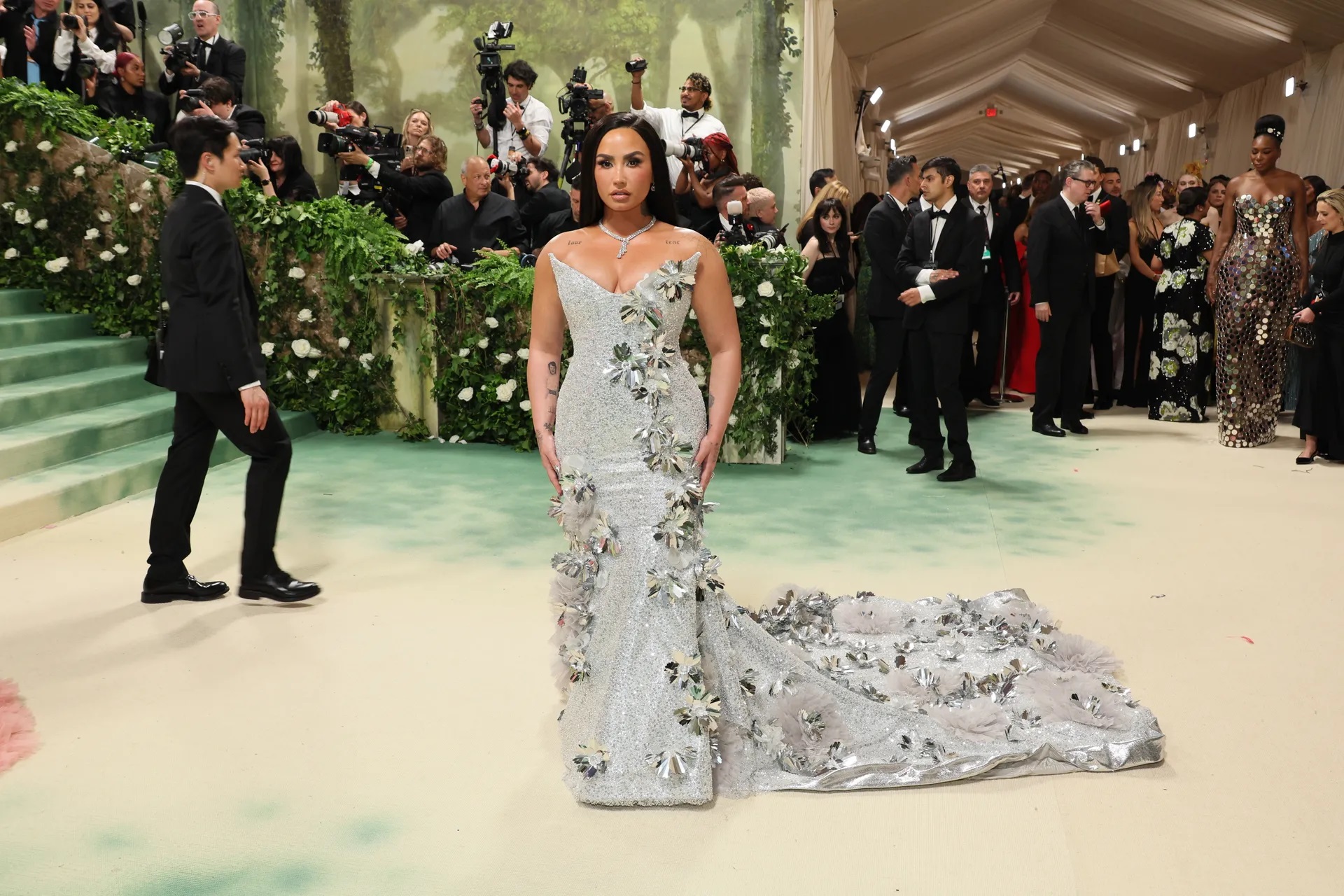 demi_lovato_in_prabal_gurung.jpg