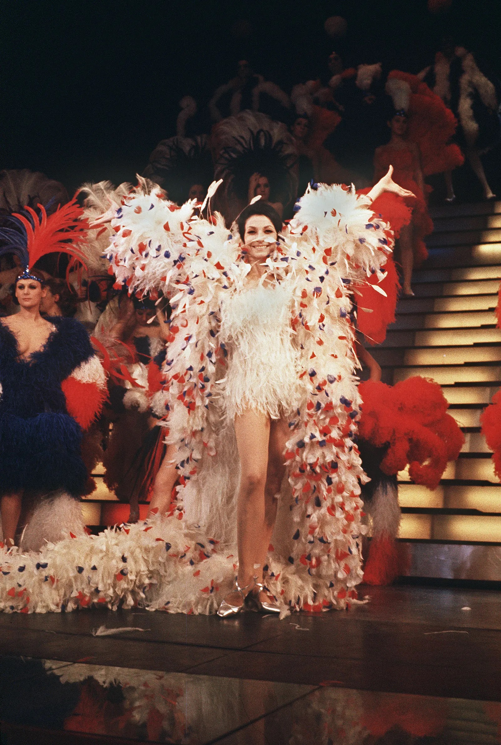 feathers_middle_zizi-jeanmaire-1970-gettyimages-1227659933.jpg