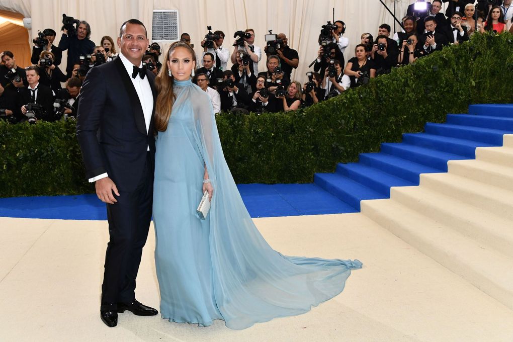 alex_rodriguez_and_jennifer_lopez_who_arrived_in_valentino.jpg