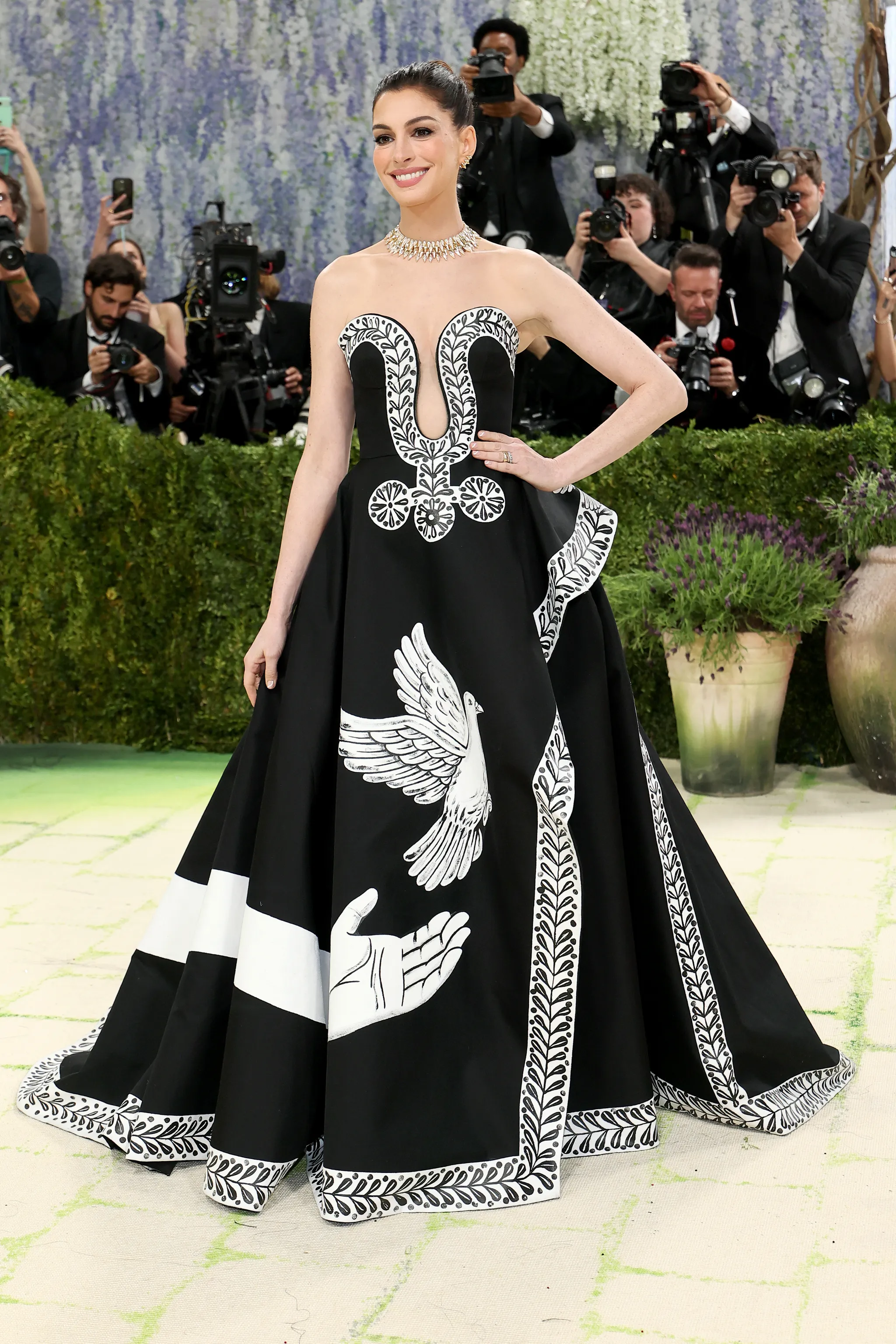 anne_hathaway_in_michael_kors.webp