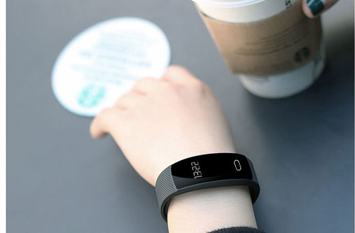 qs80-heart-rate-smart-wristband-1.jpg
