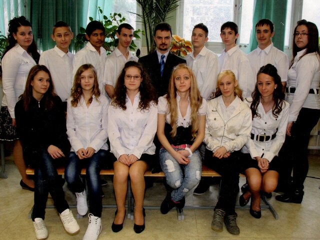 Osztályképek a múltból: 1998-99.