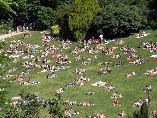 buttes chaumont.JPG