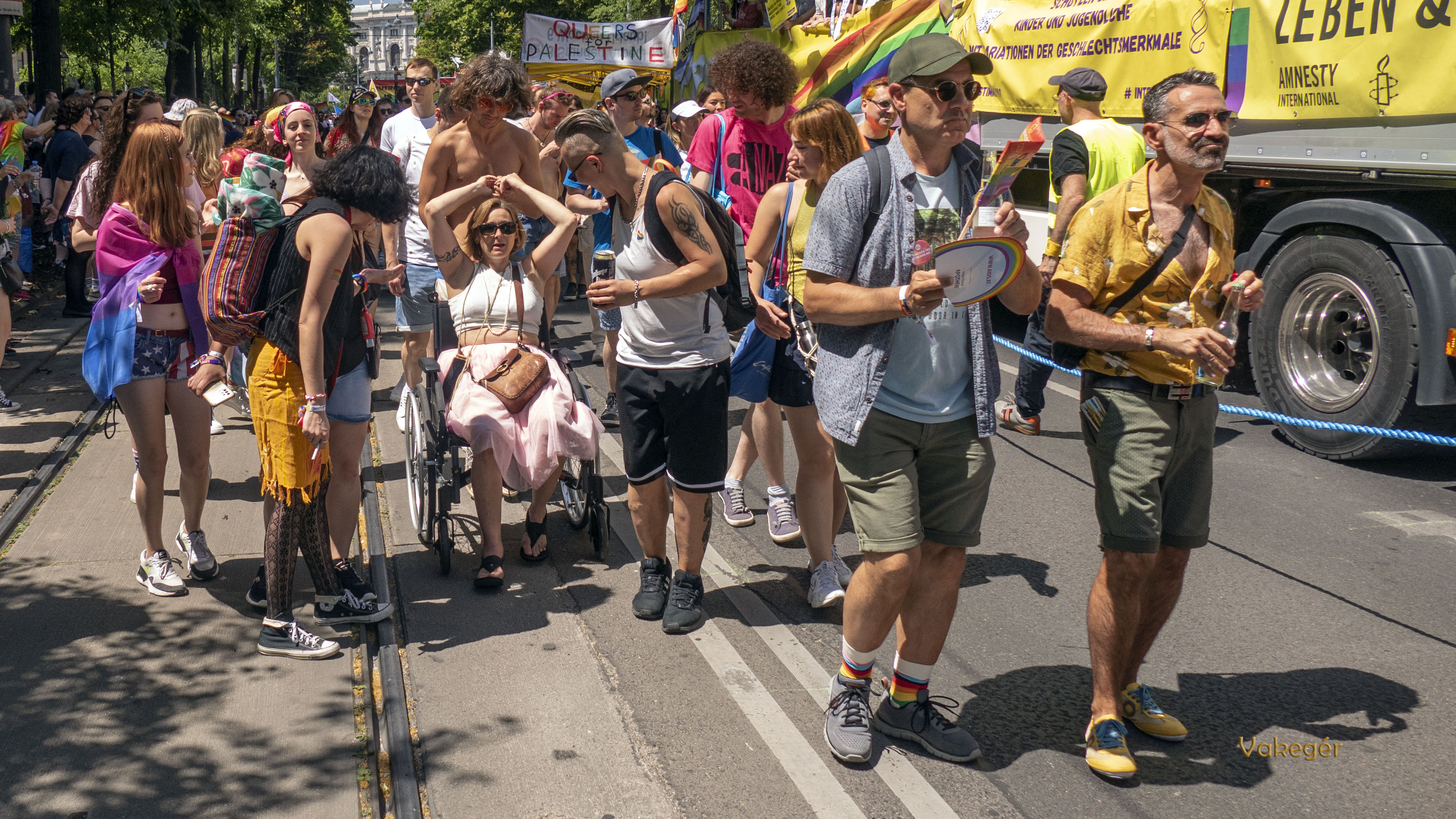 pride_becs_kerekesszekkel.jpg
