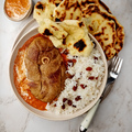 Indiai vajas bárány curry, mazsolás rizs és laktózmentes házi naan kenyér