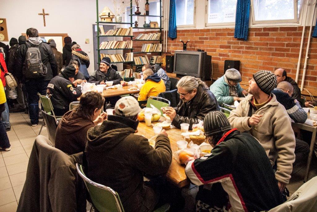 Belvárosi étterem osztott ételt a rászorulóknak