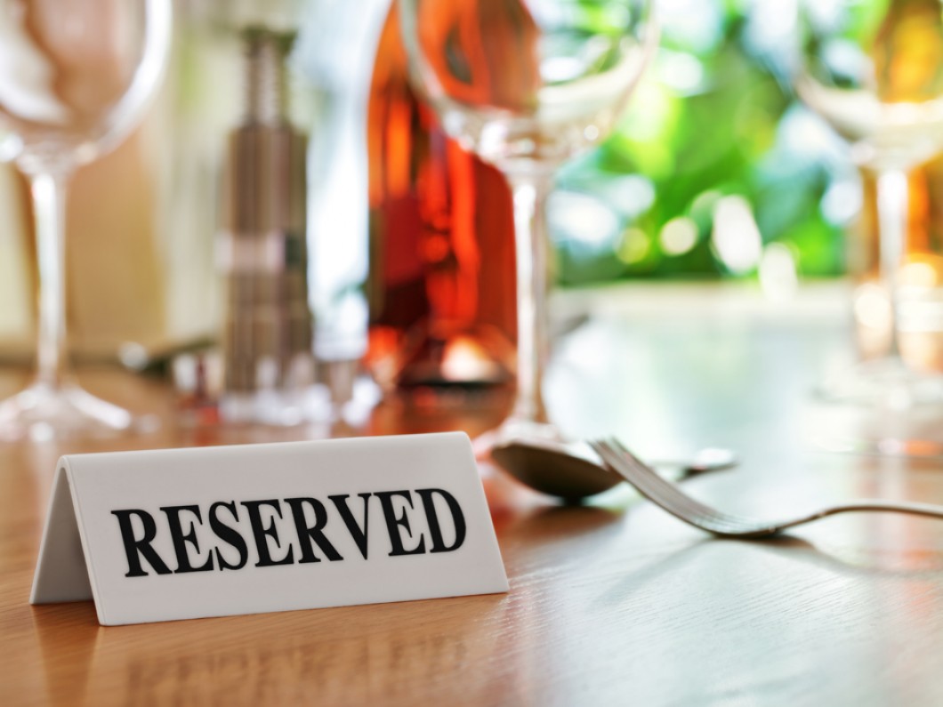reserved-sign-on-a-restaurant--50936375.jpg
