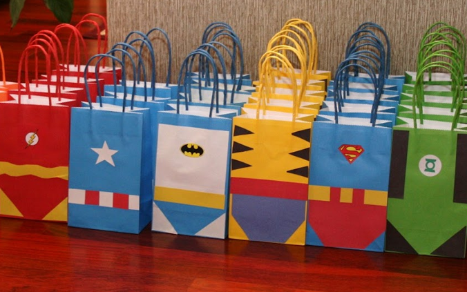 Szuperhős csomagolás<br /><br />http://www.birthdayexpress.com/partyideas/themes/easy-superhero-party-ideas/<br />