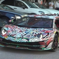 Művészet vagy elmebaj az összefestett Lamborghini?