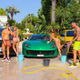 Berágott a Ferrari a bikinis lányok miatt