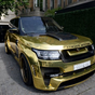 Arany Range Rover parádézik az utcán