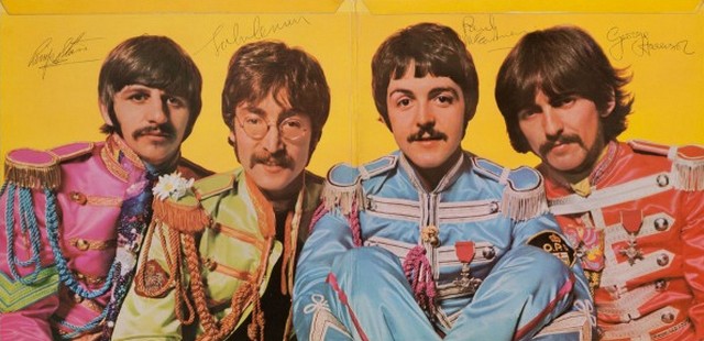 Beatles aláírt Sgt. Peppers.jpg