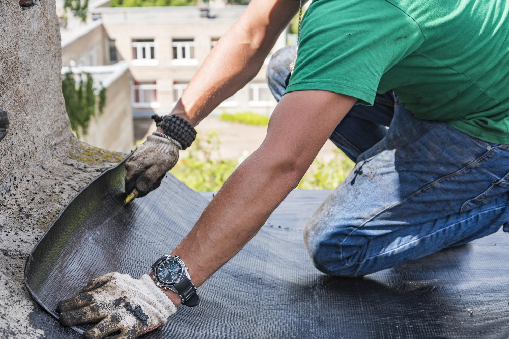 worker-performs-overhaul-roof-residential-building_1.jpg