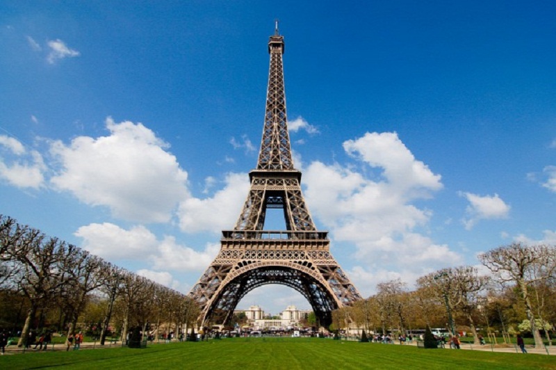 eiffel_torony_0.jpg